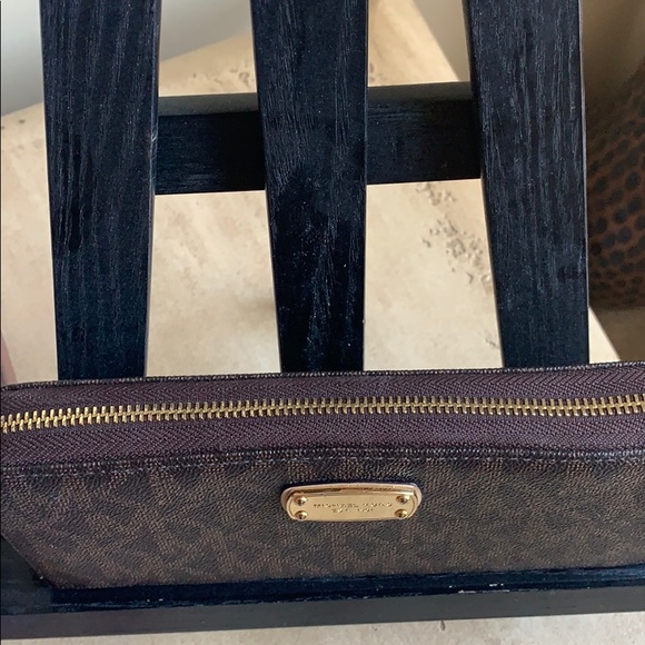 NWT Sleek Michael Kors Jet Set XL Zipper Wallet - Picture 3 of 7